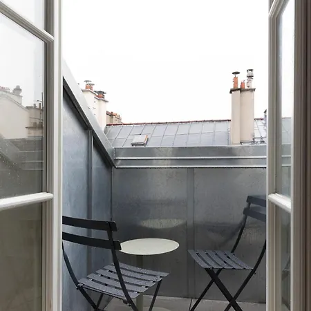 Nid Sous Les Toits, Proche Louvre Apartment
