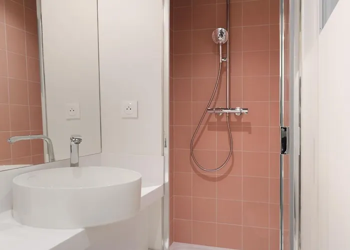 Nid Sous Les Toits, Proche Louvre פריז