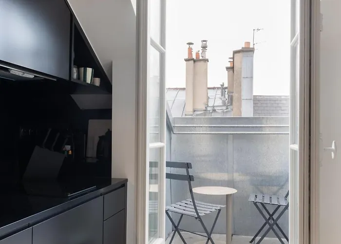 Nid Sous Les Toits, Proche Louvre פריז